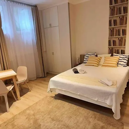 Flat In The Center Of Apartment *