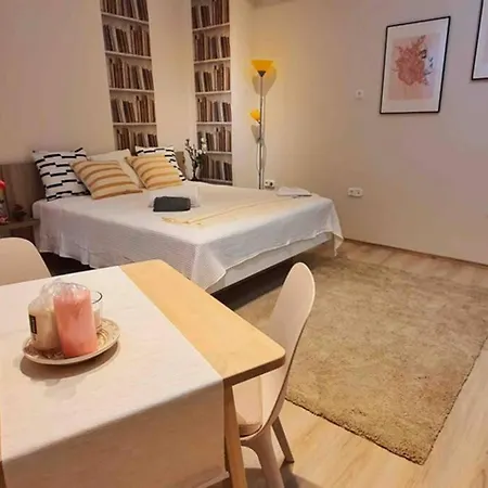 Flat In The Center Of Apartment *